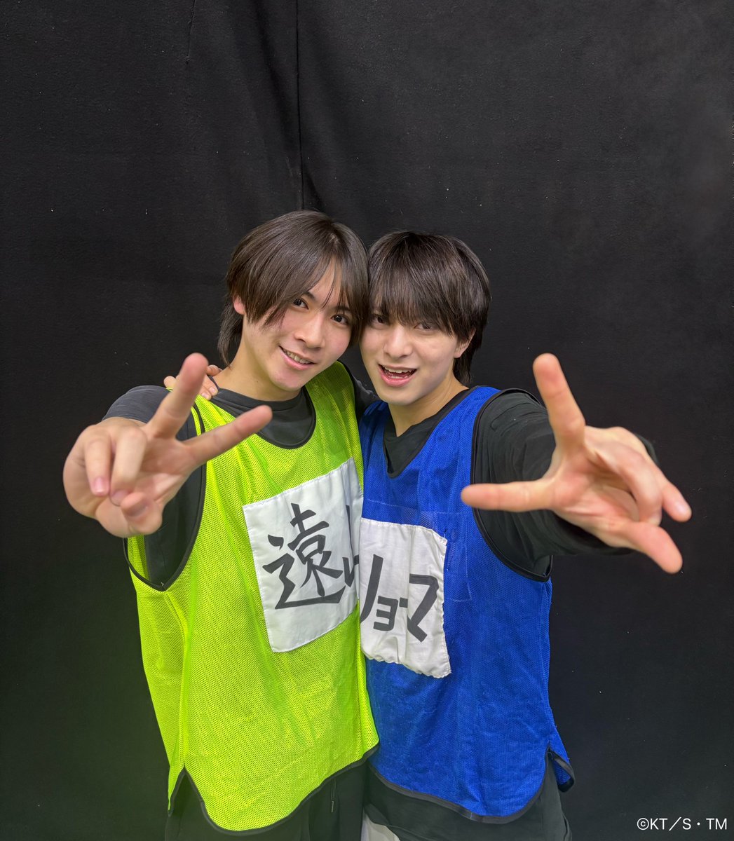 TennimuNews's tweet photo. 【#テニミュ 稽古場より】
本日の一枚は、
リョーマ役 竹内くんと遠山役 宮川くんの写真をお届けします📷
お二人とも本番に向けて気合十分です！
これからもっとブラッシュアップしていきます💪💪 https://t.co/OI0A0mKlIS