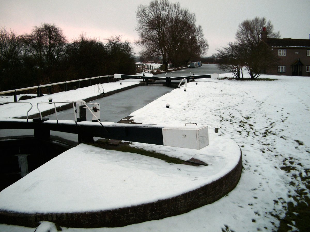 retired_tom's tweet photo. My photos from #January 2010
@CanalRiverTrust #GrandUnionCanal #Slapton #Horton #Ivinghoe #Lock #Bridge #LockCottage #Narrowboat #Reflections #Snow #Ice
#Canals & #Waterways can provide #Peace & #calm for your own #Wellbeing #Lifesbetterbywater #KeepCanalsAlive https://t.co/nouUsqBN03
