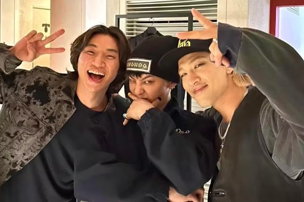 kchartsmaster's tweet photo. 2025 MelOn Year-End Chart:

#1 WOODZ - Drowning
#2 G-DRAGON - HOME SWEET HOME (feat. TAEYANG, DAESUNG)
#3 aespa - Whiplash
#4 Hwang Karam - I'm Firefly
#5 ZO ZAZZ - Don't you know (Prod. Rocoberry)
#6 HUNTR/X - Golden
#7 ROSÉ, Bruno Mars - APT.
#8 IVE - REBEL HEART 
#9 DAY6 - HAPPY
#10 G-DRAGON - TOO BAD (feat. Anderson .Paak)
#11 10CM - To Reach You
#12 JENNIE - like JENNIE
#13 BOYNEXTDOOR - IF I SAY, I LOVE YOU
#14 ROSÉ - toxic till the end
#15 Roy Kim - If You Ask Me What Love Is
#16 Lee Chang Sub - Heavenly Fate
#17 ECLIPSE - Sudden Shower
#18 DAY6 - Time Of Our Life
#19 Woody - Sadder Than Yesterday
#20 Lee Mujin - Coming of Age Story
#21 DAY6 - Welcome To The Show
#22 AKMU - How Can I Love The Heartbreak, You're The One I Love
#23 aespa - Supernova
#24 ALLDAY PROJECT - FAMOUS
#25 MAKTUB - Starting With You
#26 Saja Boys - Soda Pop
#27 DAY6 - You Were Beautiful
#28 G-DRAGON - POWER
#29 BLACKPINK - JUMP
#30 BABYMONSTER - DRIP