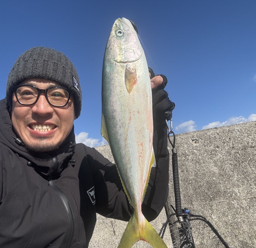 ichimiyan0129's tweet image. 爆風でしたが、ジャッカルのジグサビキでカマシング！
そのカマスがヤズに変わり、息子の笑顔になりましたw