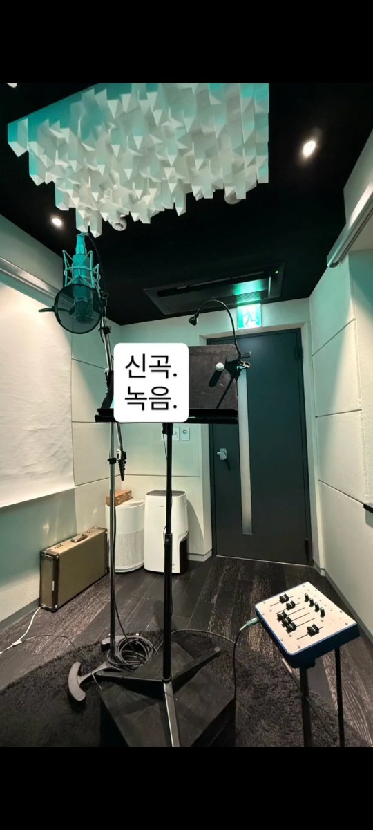 Zolshinee2min_5's tweet photo. Minho’s japanese singles 
2022 Romeo and Juliet
            Falling Free 
2026 Sunkissed
             Flawless
#샤이니 #SHINee #Minho #민호 https://t.co/HQ34ho21M5