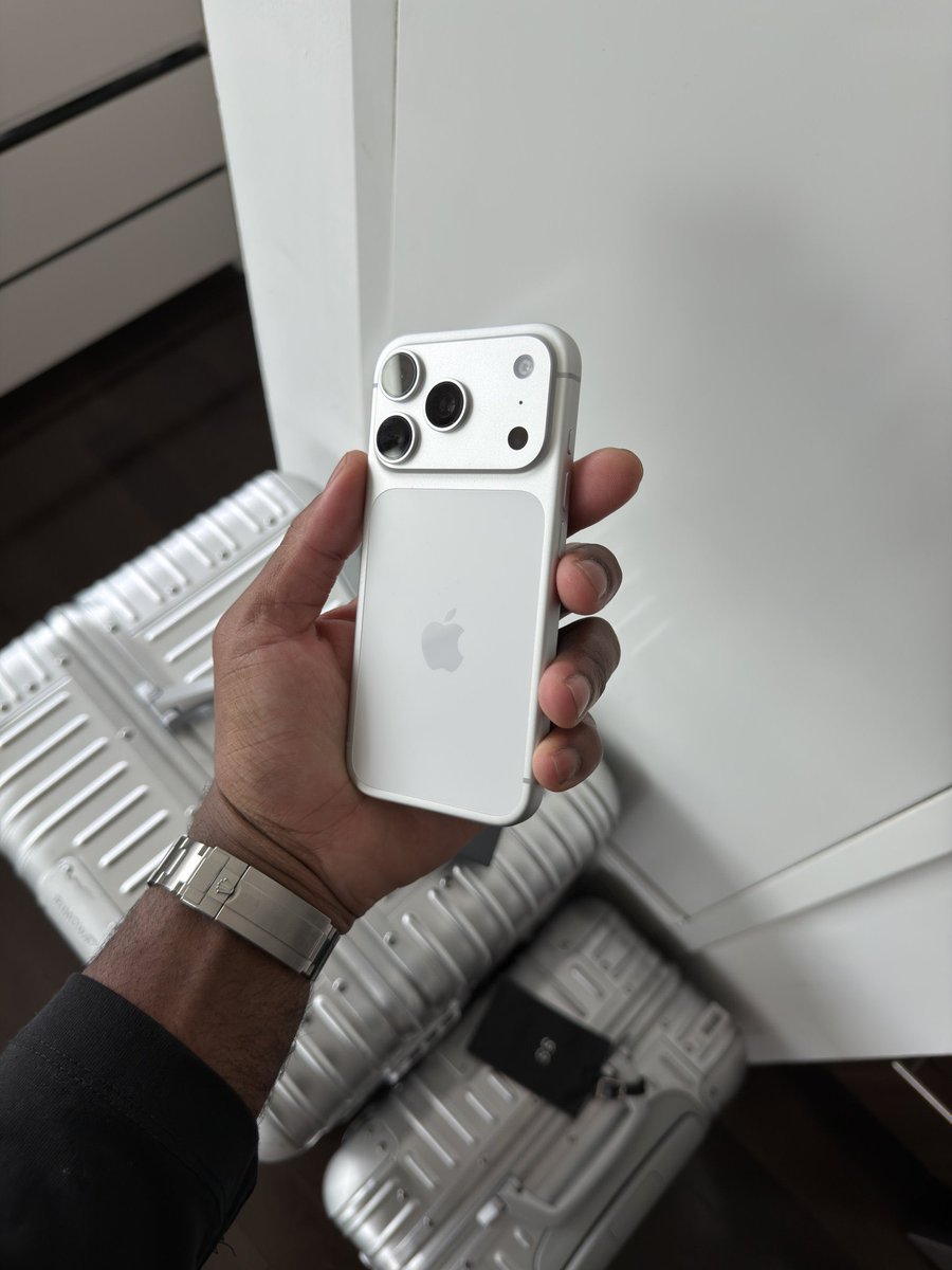 devicedepot_'s tweet image. If peace of mind was a color. It would be the silver color 17 ProMax