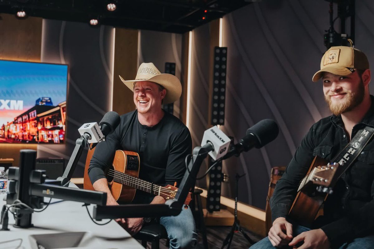 Adamsandermusic's tweet photo. What a way to kick off 2025 with 🙌
#TheRoadCbs #BlakeShelton #KeithUrban #StageCoach2026 #AdamSanders #CountryMusic #Postmalone https://t.co/kHNr1S8sPW