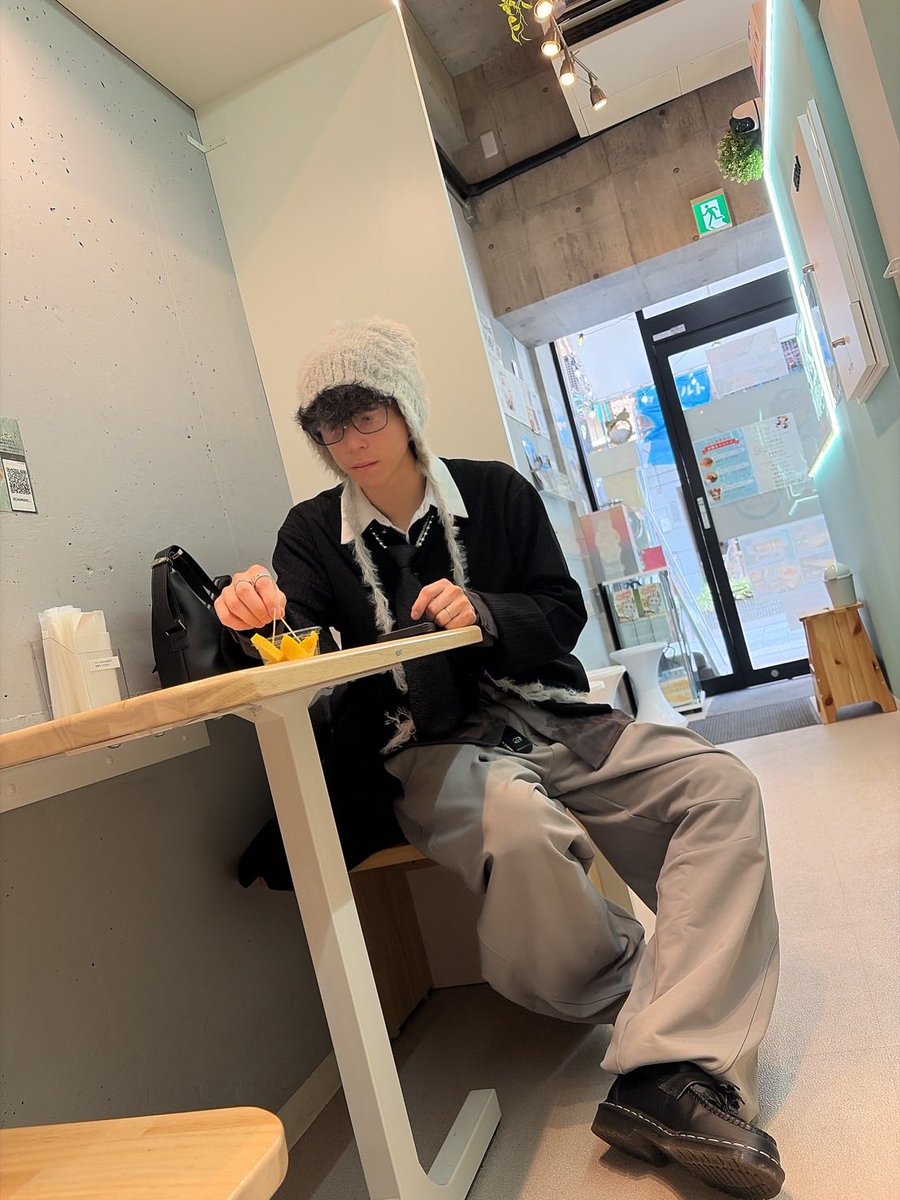 時給1700円の男 tweet media