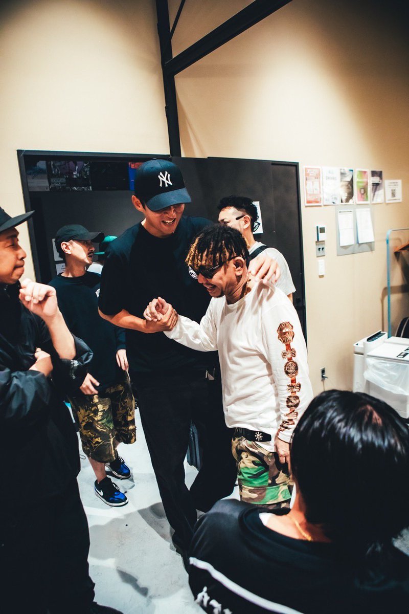 EXPRESSとのEPは
今月中には完成させる。
もう少しお待ちを。