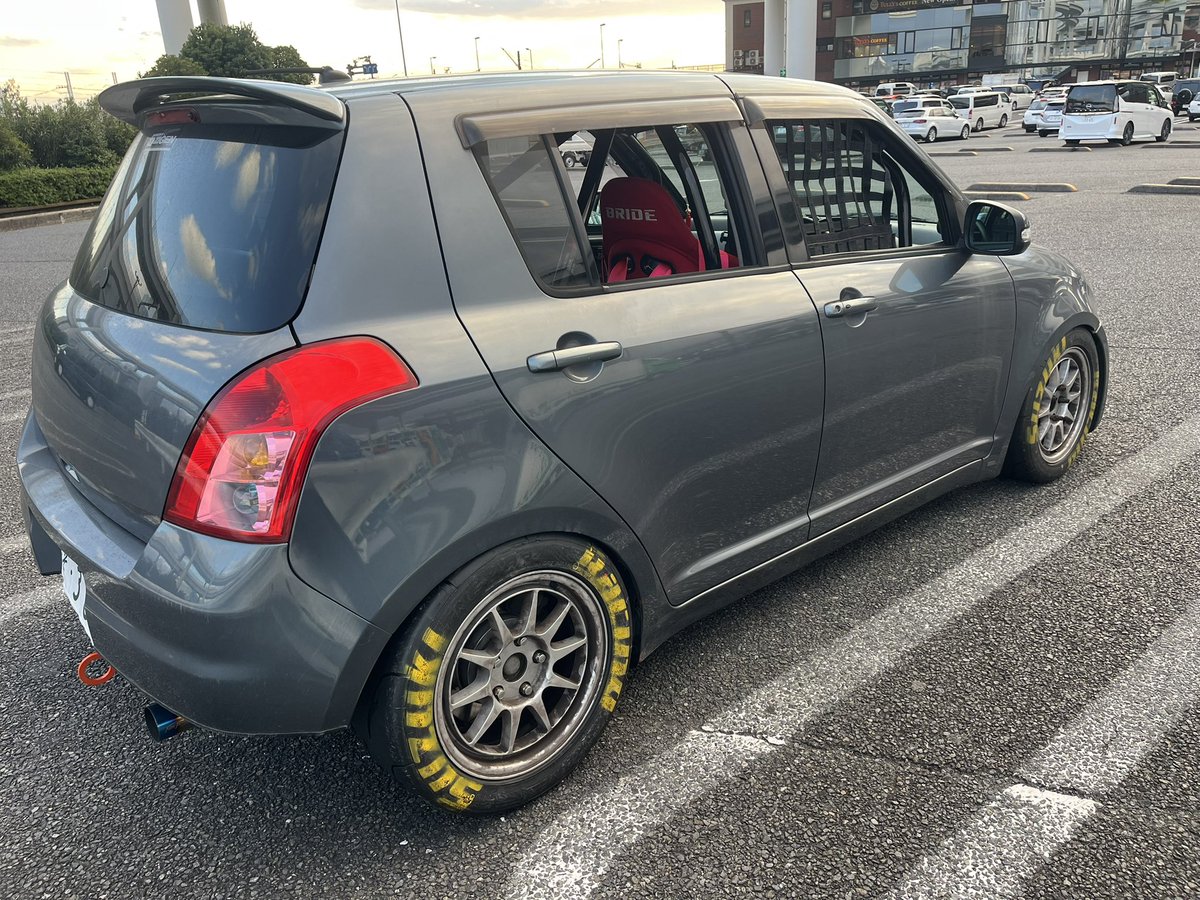 zc31s___'s tweet image. 〜仕様変更〜
・Jノーズバンパー
・無限レーシングネット
・NANKANG AR1  205 50 15

ロールバーに落書きされてるけど結構かっこいい31かも🫶