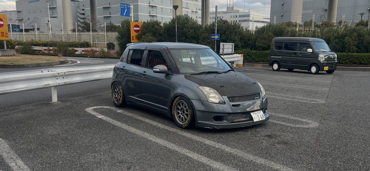 zc31s___'s tweet image. 〜仕様変更〜
・Jノーズバンパー
・無限レーシングネット
・NANKANG AR1  205 50 15

ロールバーに落書きされてるけど結構かっこいい31かも🫶