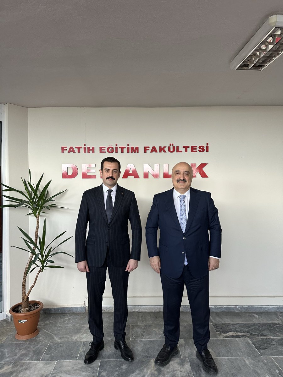 Akçaabat Cumhuriyet Başsavcısı Sayın Şeref Özsöğüt Bey fakültemizi ziyaret etmiştir. Nazik ziyaretlerinden dolayı teşekkür ediyorum. <a href="/SerefOzsogut/">Şeref Özsöğüt</a>