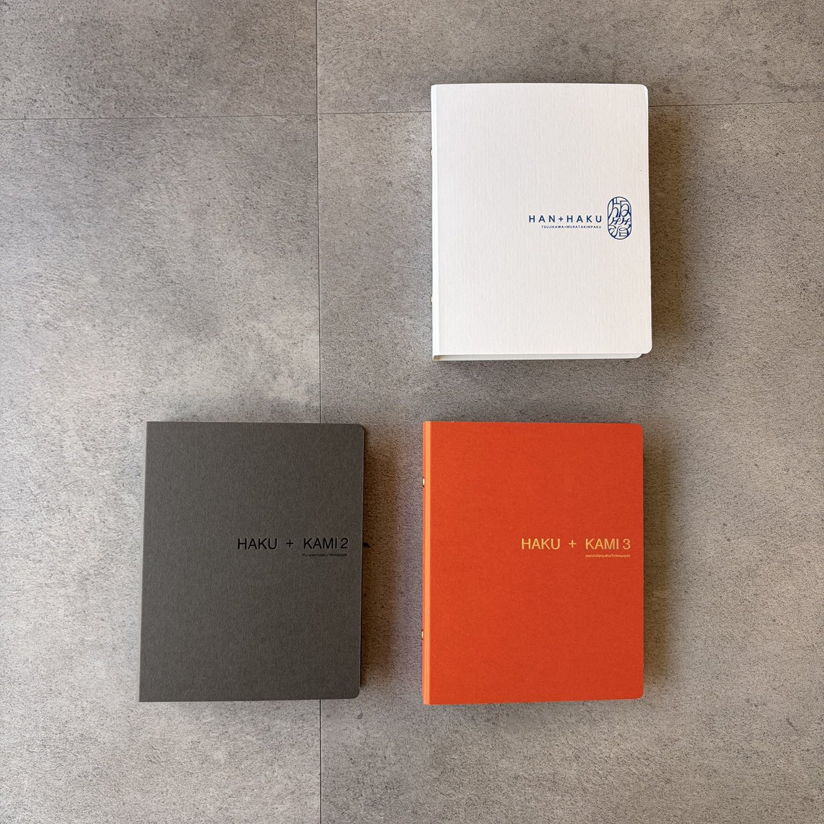 箔と特殊紙の見本帳、ちょっとだけ持っていきます📕 安くはないけど