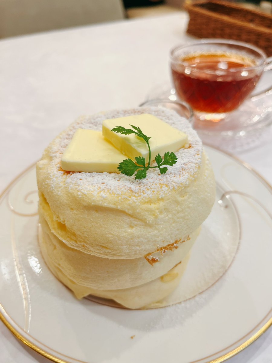 yuririlily7's tweet photo. 🍰ORIELLE☕️✨

秋葉原のパンケーキ🥞とシフォンケーキ🍰のお店✨

ふわっふわなオリジナルパンケーキ🥞とお紅茶☕️をいただきました😋
美味しかった💗

次はキュートな期間限定メニューかアフヌンをいただきたいなぁ💕💕

店員さんの気配りもかわいい🥰

#カフェ #カフェ巡り 
#ORIELLE #オリエル https://t.co/q2EiEGAGS6
