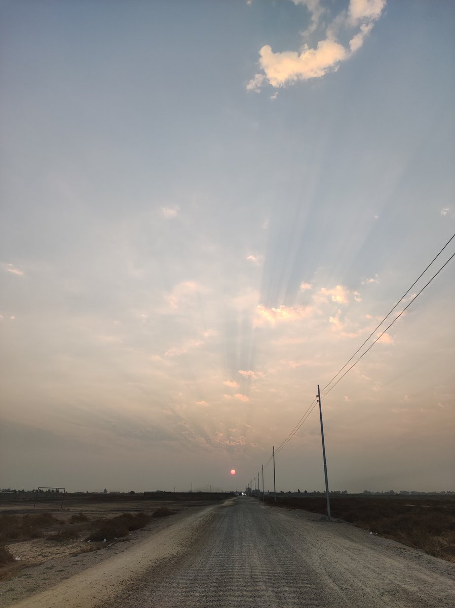 --

أنا مَن عَثرتُ مِرارًا بِدربي 
ومَن لي سِواك يُقيل عِثَاري
ومَن لي سِواك ليغفرَ ذنبي
ويقبل يا ربّ مِني اعتذاري؟ 

ومَن لي سِواك يُفرّج كَربي 
ويشفي فؤادي ويُطفئ نَاري 
ومَن لي سِواك يُقوِّم دربي 
يُسدِّد خلف الرسول مَساري..