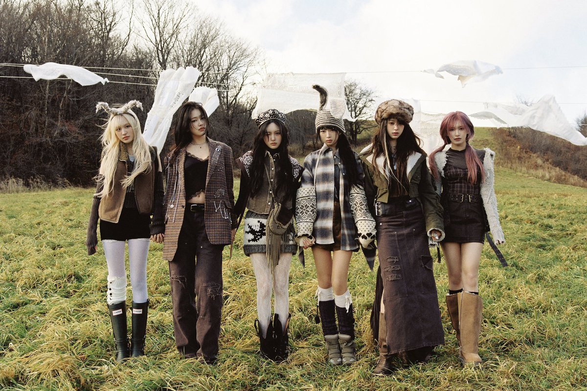 kchartsmaster's tweet photo. 2025 MelOn Year-End Chart - Girlgroups:

1. #aespa, 'Whiplash'
2. #HUNTRX, 'Golden'
3. #IVE, 'REBEL HEART'
4. #aespa, 'Supernova'
5. #BLACKPINK, 'JUMP'
6. #BABYMONSTER, 'DRIP'
7. #IVE, 'ATTITUDE'
8. #aespa, 'UP (KARINA Solo)'
9. #ILLIT, 'Magnetic'
10. #NewJeans, 'How Sweet' https://t.co/A9rOfd8AOL