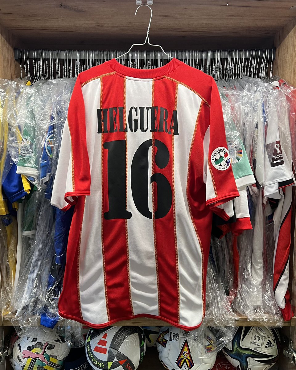 ildelima6's tweet image. A few Triveneto derbies played against @LRVicenza 🇮🇹 and a few shirts swapped with 1️⃣6️⃣ Luis Helguera 🇪🇸 at Romeo Menti 🏟️ Shirt from the defunct brand A-Line 🇮🇹 #andorra #trieste #triestina #vicenza #serieb #andorrafootballmuseum #AFM #gameused #aline