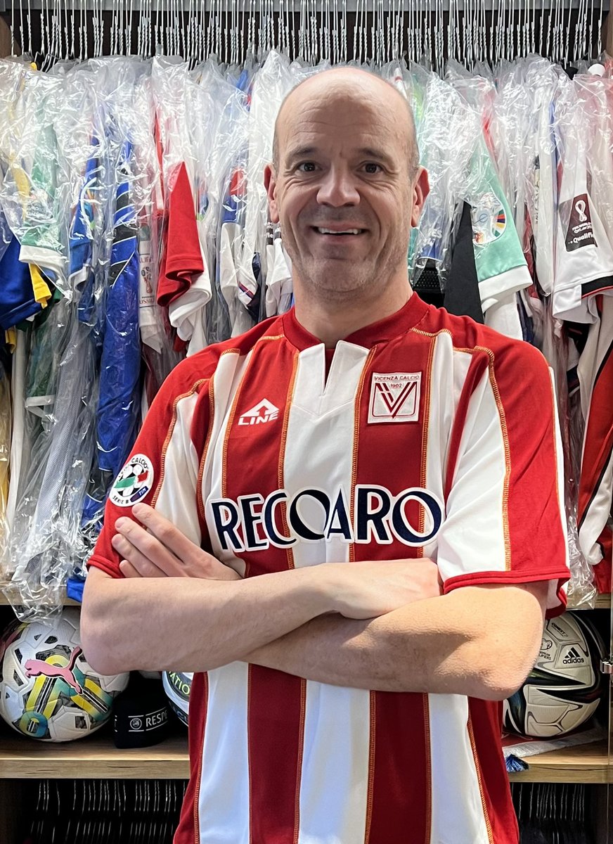 ildelima6's tweet image. A few Triveneto derbies played against @LRVicenza 🇮🇹 and a few shirts swapped with 1️⃣6️⃣ Luis Helguera 🇪🇸 at Romeo Menti 🏟️ Shirt from the defunct brand A-Line 🇮🇹 #andorra #trieste #triestina #vicenza #serieb #andorrafootballmuseum #AFM #gameused #aline