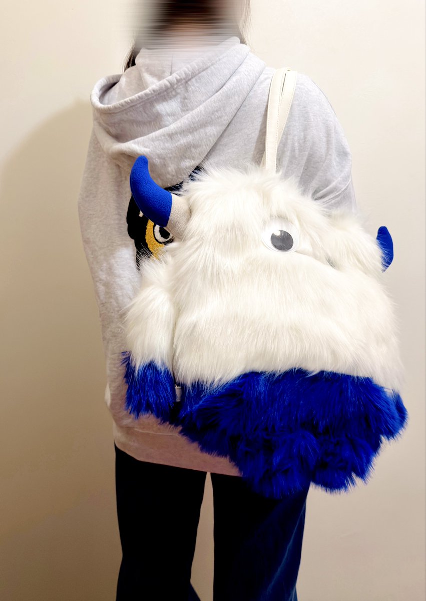 見て見て〜
わたし一応170cm⇧あるんですが
それでもめっちゃくちゃでっかい。

平均身長くらいの人が背負ったら
バトチャピに後ろから喰われてるみたいに見えそう。

ベイスターズのマスコットとバート＆チャピーを愛する者たちは買いですわよ❣️