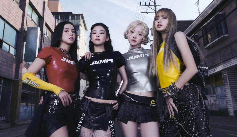 2025 MelOn Year-End Chart - Girlgroups:

1. #aespa, 'Whiplash'
2. #HUNTRX, 'Golden'
3. #IVE, 'REBEL HEART'
4. #aespa, 'Supernova'
5. #BLACKPINK, 'JUMP'
6. #BABYMONSTER, 'DRIP'
7. #IVE, 'ATTITUDE'
8. #aespa, 'UP (KARINA Solo)'
9. #ILLIT, 'Magnetic'
10. #NewJeans, 'How Sweet'