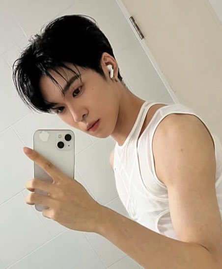 zhluvia's tweet image. the waist grabbers