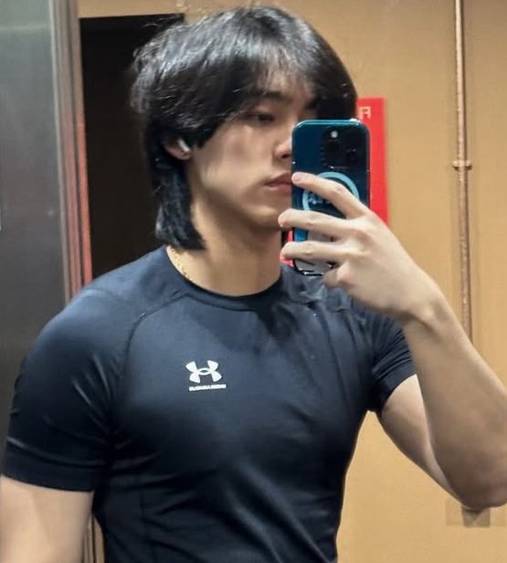 zhluvia's tweet image. the waist grabbers