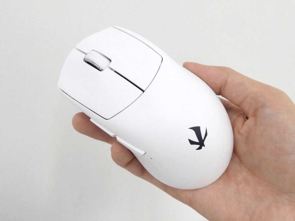 エレコムのゲーミングマウス「V custom VM800L(Lサイズ) M-VM800LWH