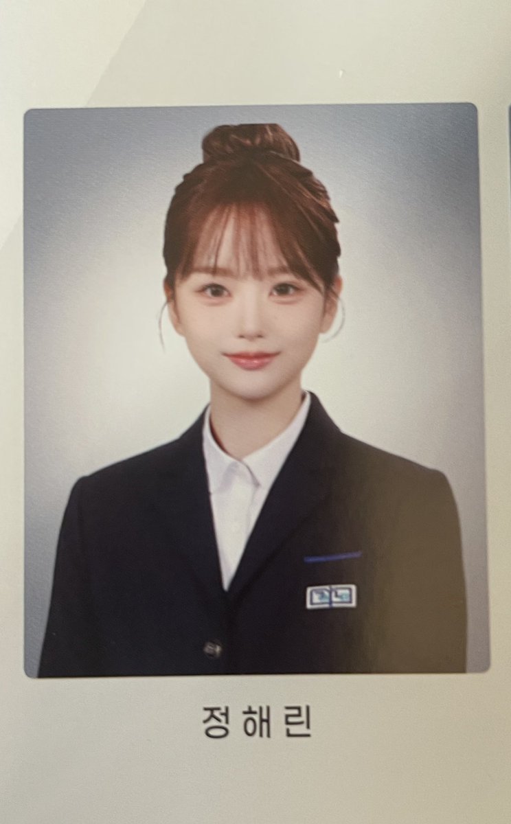HaeRinilover's tweet image. 해린이 졸업사진…🫰 #서아 #SeoAh