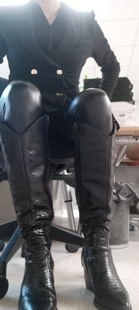 FindomQueenSam's tweet image. Morning 

Im ready to crush you