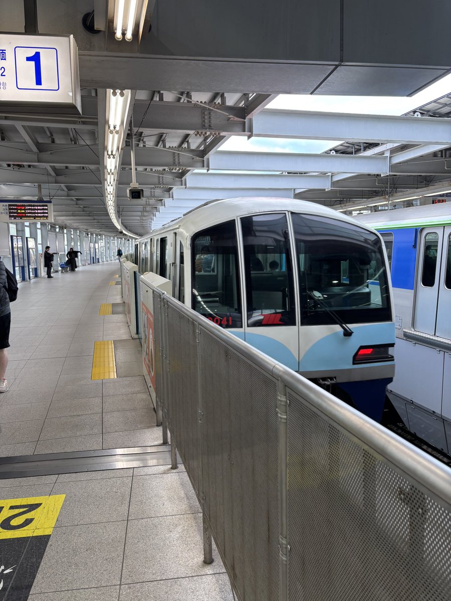 今日用があったから大学終わりに羽田空港に向かったんだけど、何気に初めて東京モノレール乗った