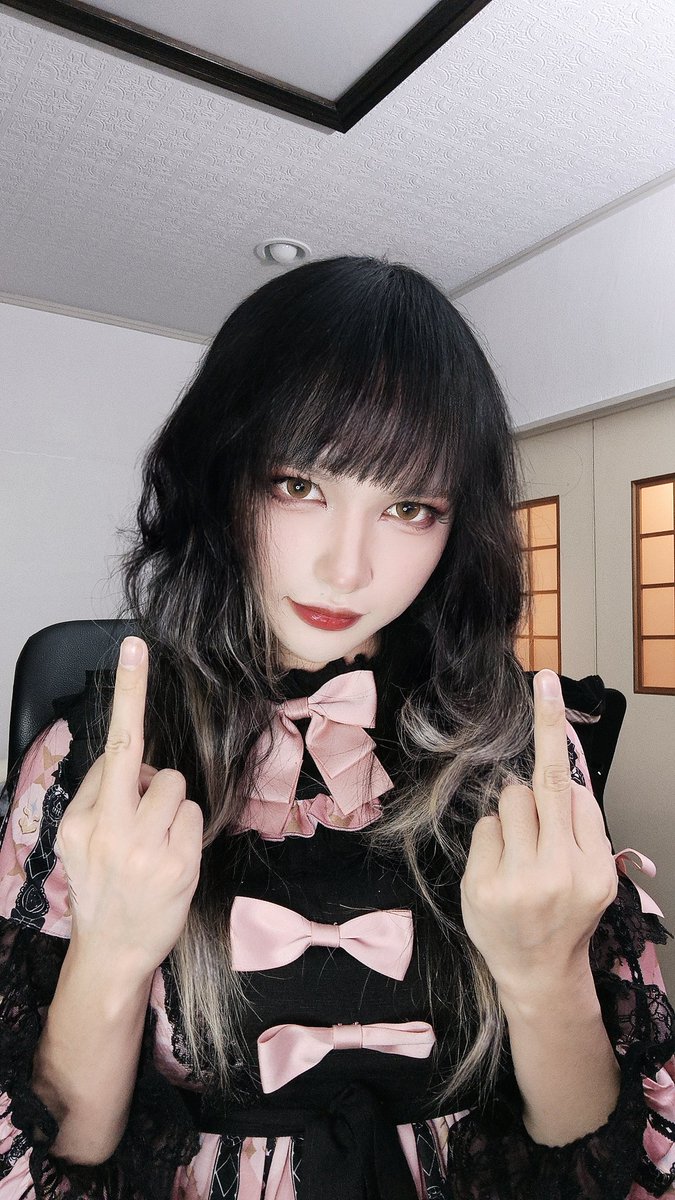 卷发狐系眼妆
梦回2024年初的麻衣姐姐
喜欢吗
#伪娘 #男の娘 #cd #东京 https://t.co/prMzwzoijX