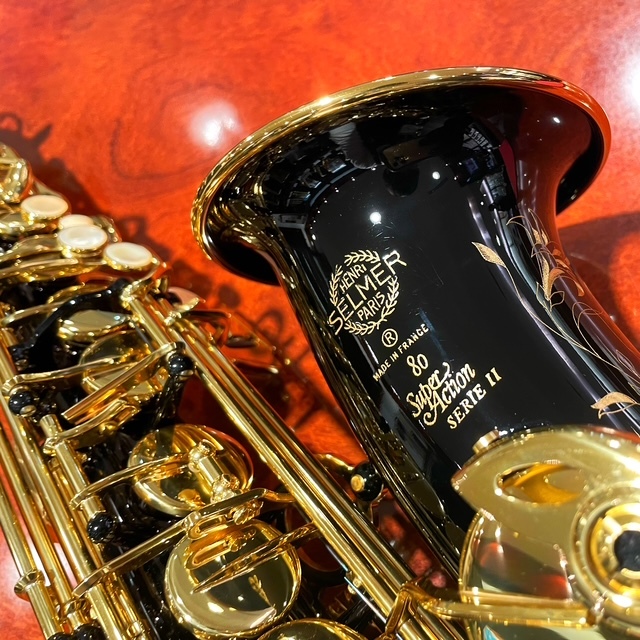 yamano_wind's tweet photo. 【#サクソフォン】
サクソフォンの一時代を築き上げた名器
#SELMER #SuperAction #Series2 ✨
#ジュビリー #ブラックラッカー 仕上げは
往年のSelmerを彷彿とさせる、柔らかな音色に加え、
ジュビリーへの仕様変更前のような
中音域の音の厚みをしっかりと感じさせる
バランスのとれたサウンドです🤩 https://t.co/XMMAhiVA0p