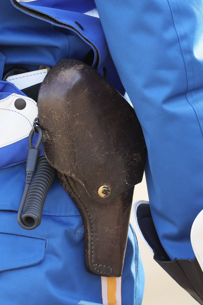 ようやく撮影できたグロックと、ニューナンブ用の旧型ホルスター 大阪