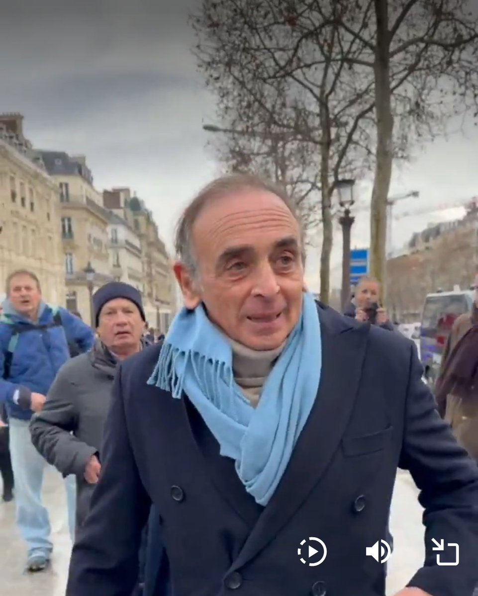 CoeurdeFrance_'s tweet image. Bravo et merci au Z, à Nicolas Dupont-Aignan, aux députés RN et bien sûr aux courageuses militantes du collectif Némésis pour leur présence auprès des agriculteurs !
La vraie France avec nos paysans ♥️🇨🇵 !