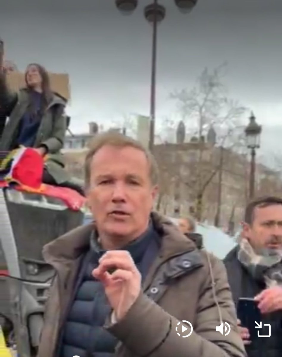 CoeurdeFrance_'s tweet image. Bravo et merci au Z, à Nicolas Dupont-Aignan, aux députés RN et bien sûr aux courageuses militantes du collectif Némésis pour leur présence auprès des agriculteurs !
La vraie France avec nos paysans ♥️🇨🇵 !