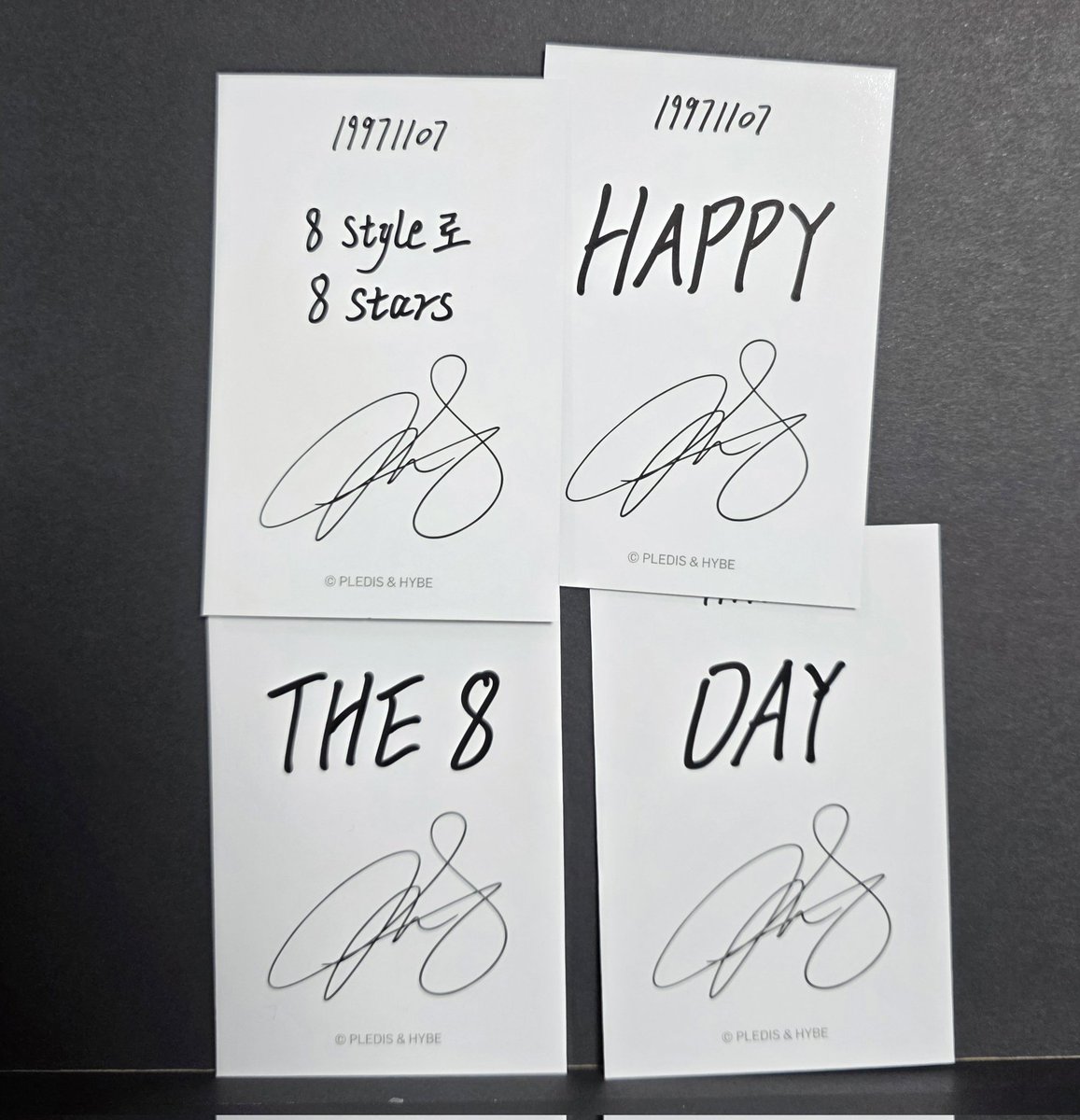 rrainstar's tweet image. minghao wrote “8 style로 8stars” on his photocard from the8 birthday package (the scarf) and it means “8stars in 8 style” 🥺🎱