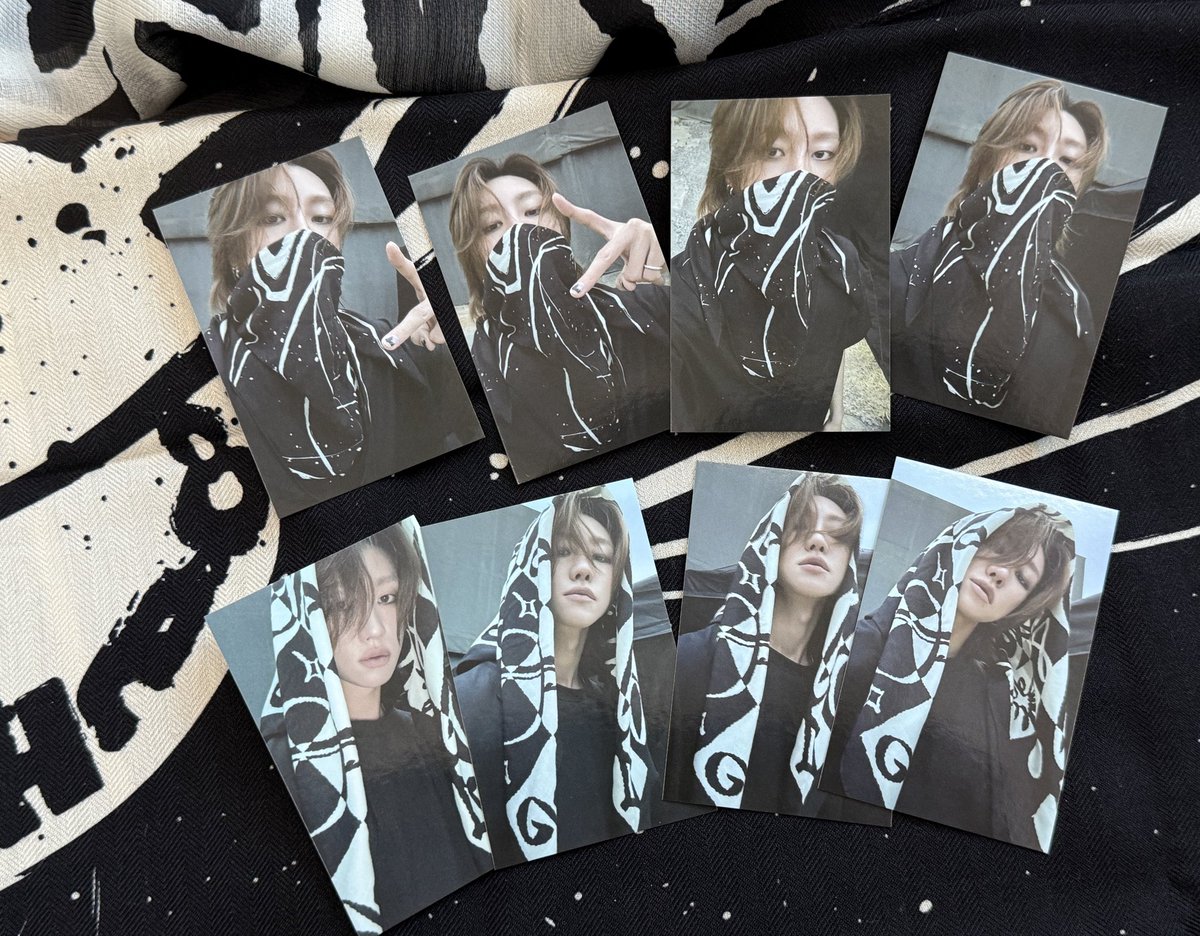 rrainstar's tweet image. minghao wrote “8 style로 8stars” on his photocard from the8 birthday package (the scarf) and it means “8stars in 8 style” 🥺🎱