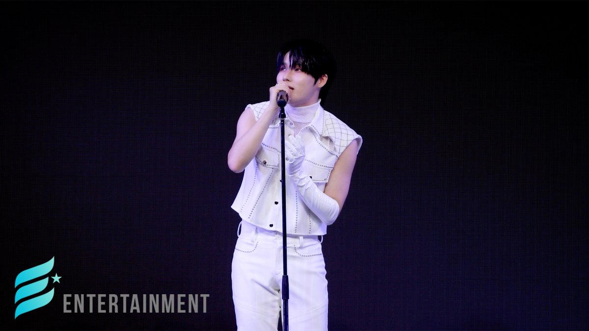 ELASTofficial's tweet image. [🎥]
⠀
원혁 - 'Jingle Sparkle'｜「E'LAST 2025 WINTER PARTY IN TOKYO」STAGE VIDEO
⠀
🔗 youtu.be/O5kMtobIDGM
⠀
#ELAST #엘라스트 #エラスト