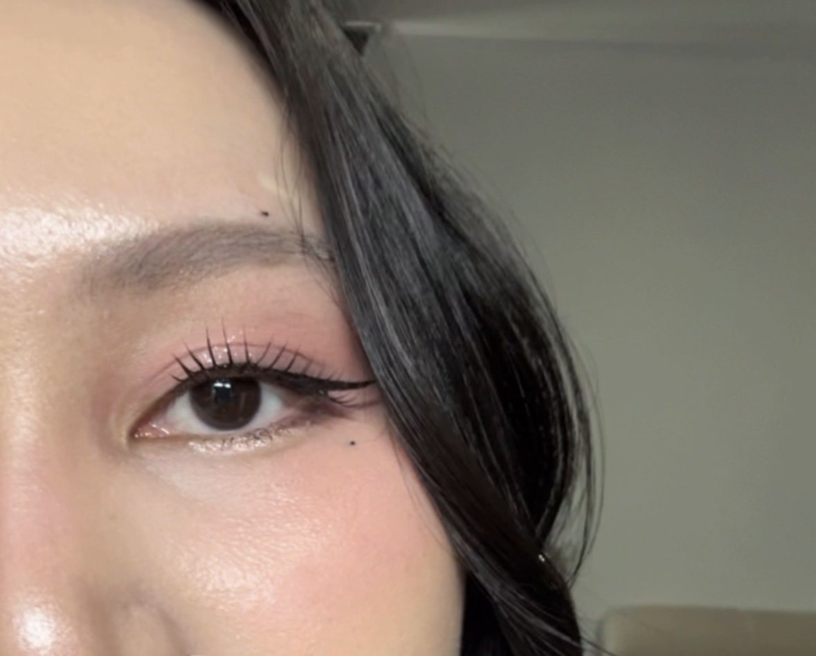 hbker07's tweet image. คือฮือๆๆๆๆๆๆๆๆมาก อยากจะร้องไห้ออกมา เจอแล้วขนตาปลอมมีกาวในตัวที่ใช่ แบบสวยยยยมากกกกกกกก ติดแล้วเด้ง ติดแล้วงอน ติดแล้วจับช่อเหมือนกุตั้งใจมาก คือแบบติดง่ายมาก ติดทนด้วย วันนี้นั่งวินไปเซนลาด ต่อรฟฟไปสยาม แล้ววินจากสยามไปไอค่อนสยาม ขนตาอยู่ครบทุกช่อ จบ ชั้นรักมันแล้ว ไอเลิ้บมากๆ