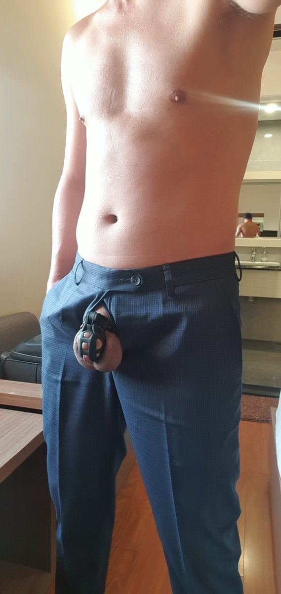 Chuỗi ngày với khóa.
Sướng nhất cậu nhỏ, thời tiết lạnh quéo mà cậu dc che chắn trong lồng ấm áp. 
Nhất cậu rồi.