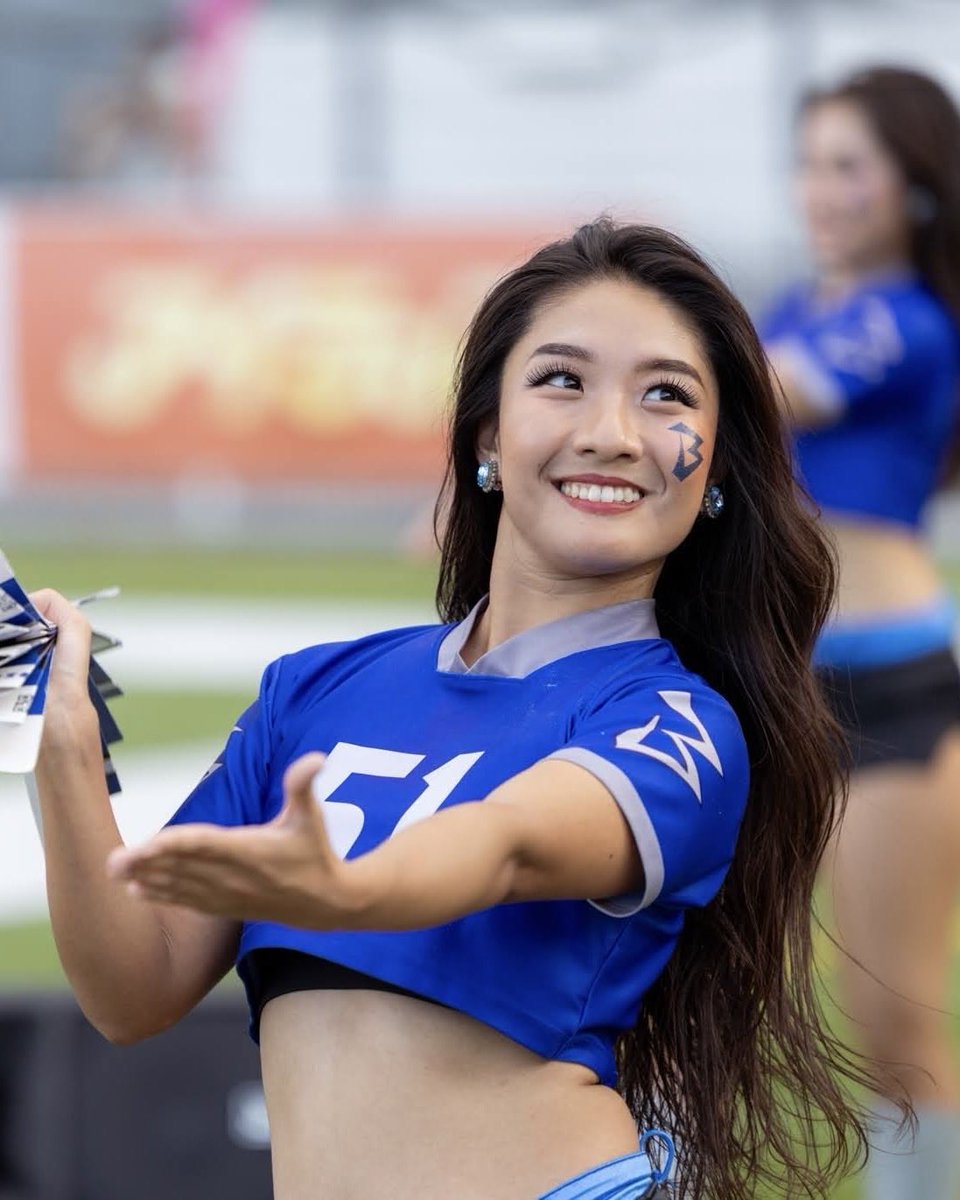 Sideline Smiles with BBC..🏈💙// 🍑Momoka🍑 #sidelinesmiles
