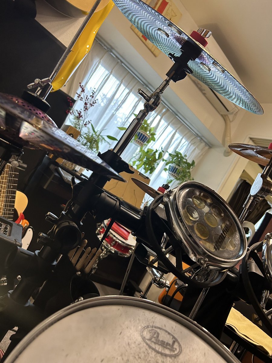 西東京市唯一のドラム教室「feelドラム教室」feelドラム教室(西東京市田無校)は西東京市西武新宿線田無駅より徒歩5分。 f-drum.jp #ドラム教室​​​ #西東京市 ​#田無​​​ #保谷