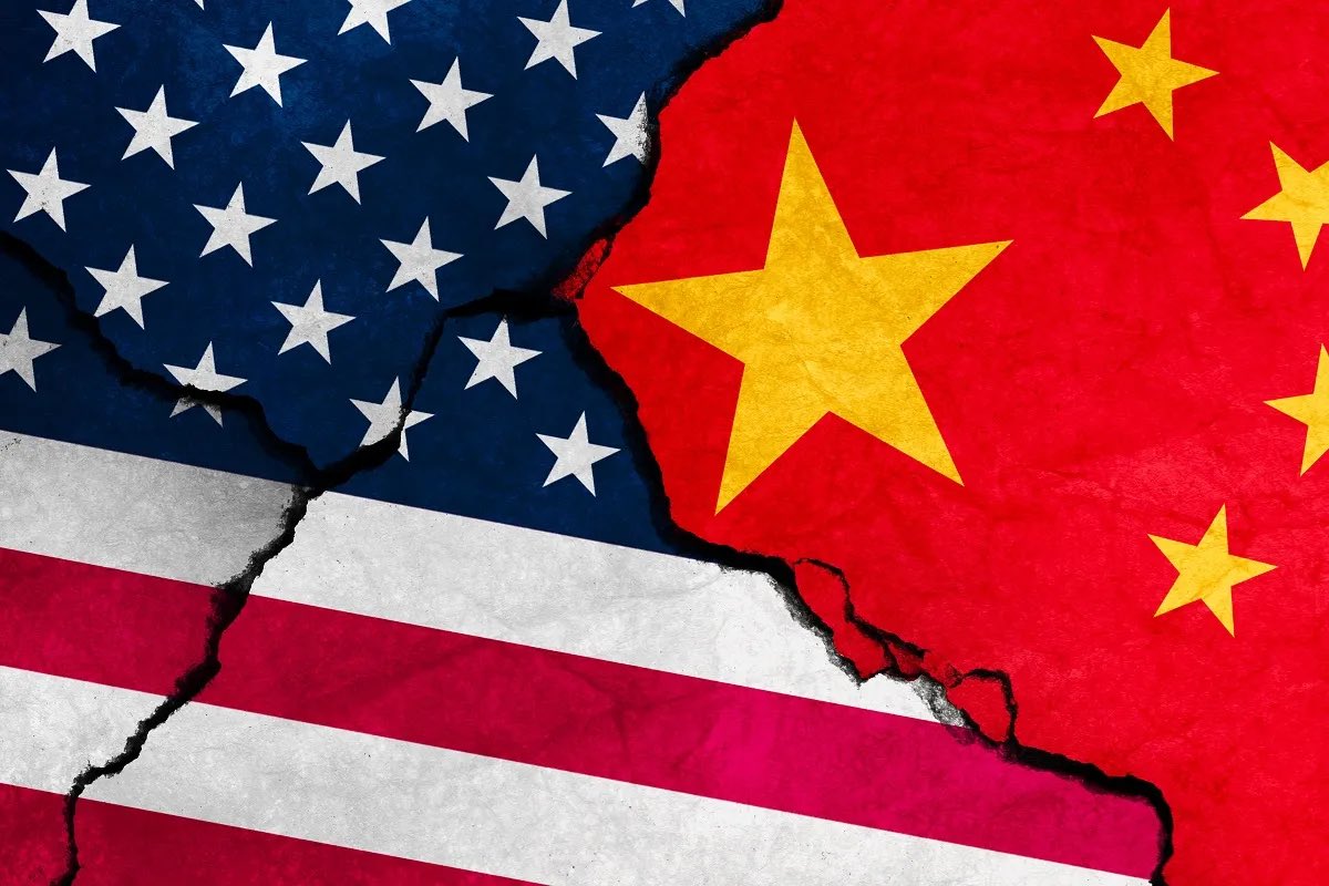 moneygurusumit's tweet photo. China isn’t just rising.
The US isn’t just defending.

We’re watching a power transition battle in real time.

🇨🇳 China bets on factories, exports, control, and decade-long planning.
🇺🇸 America bets on the dollar, technology, military reach, and global alliances.

Clash 💥
• Trade wars
• Tech restrictions
• Tariffs
• Geopolitical pressure

And this isn’t just “global politics”.

It moves markets, shakes currencies, drives oil & gold, and hits every economy including ours.