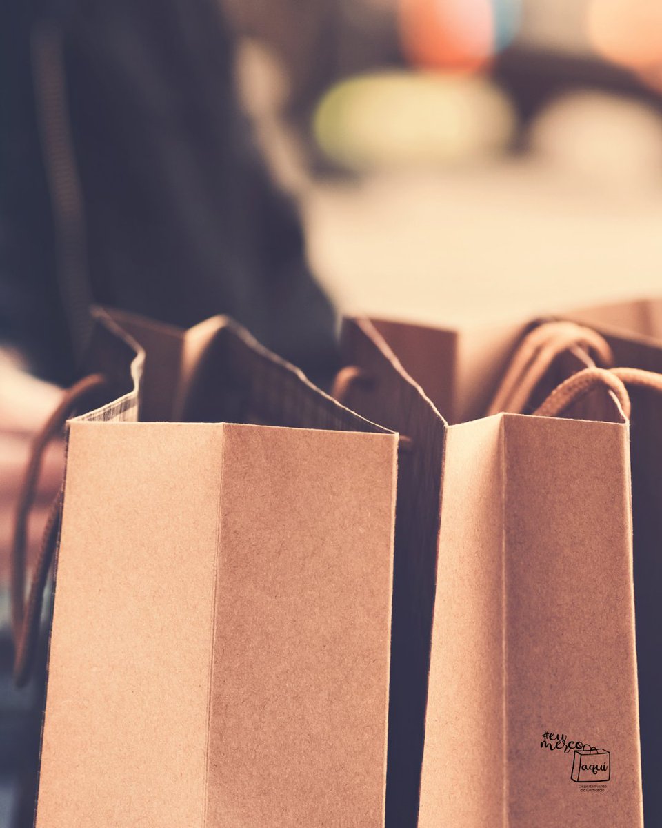 Nestas rebaixas, elixe comercio local. 🛍

🏪Ao consumir no comercio de proximidade non só axudas a revitalizar a túa cidade, tamén obtés un produto de calidade e un trato persoal e de confianza.🤝

#rebaixas #comerciolocal #santiagodecompostela #EuMercoAquí