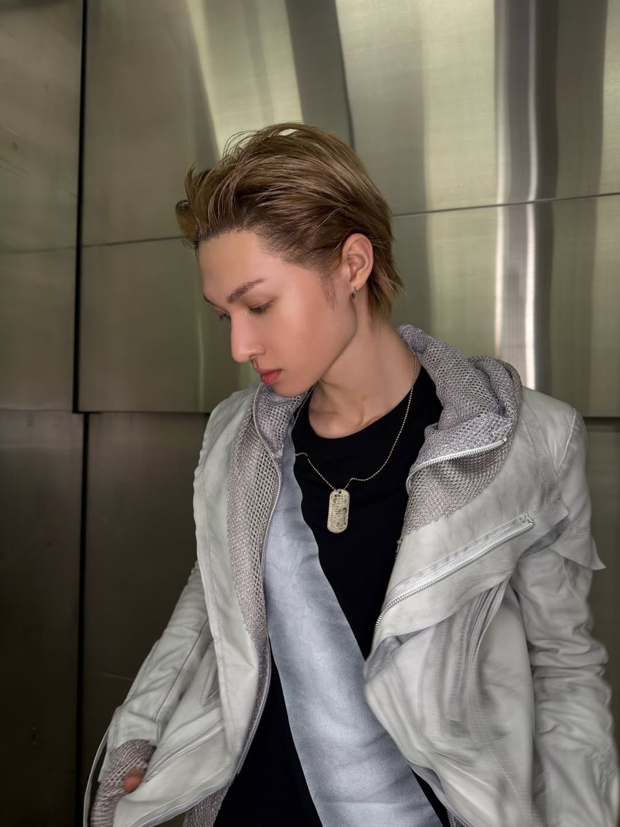 cortis_crave's tweet image. [260108] MARTIN Instagram Update 📸

😉

#마틴 #MARTIN