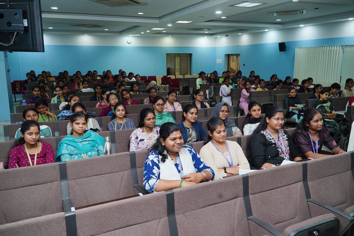 Avinashi641043's tweet image. 🚚🤖 Guest lecture on Smart Retail &amp;amp; Supply Chains highlighted how AI, data, and analytics power platforms like Blinkit &amp;amp; Flipkart—from orders to last-mile delivery. 

#SmartRetail #AIinSupplyChain #Logistics #AvinashilingamInstitute #Avinashilingamuniversity