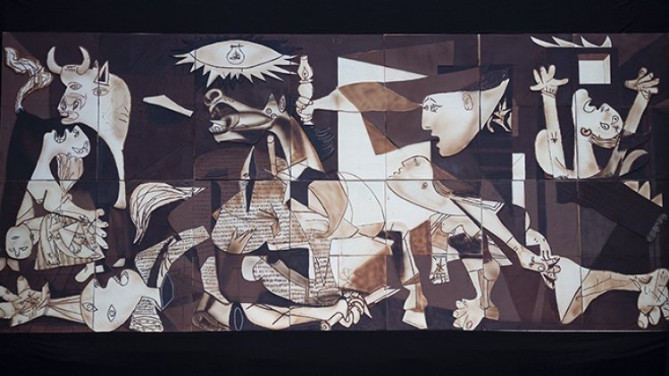 Gelî Kurdistaniyan,

Roj roja xîret û YEKîtiyê ye. Dev ji niqaş û mijarên vala berdin. Rojeva me tenê Rojava û Rojhilat e. Ev prosesa em tê de di nav xwe de xetereyên mezin û derfetên mezin dihewîne. Heke em nebin YEK, tenê li ser rojeva xwe nemînin sedsala nû (JÎ) dê ji dest