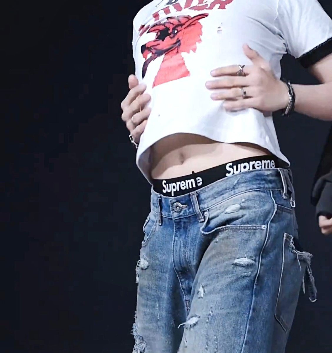 byeolshines's tweet image. body tea is so amazing you can tell who the person is without even looking at him