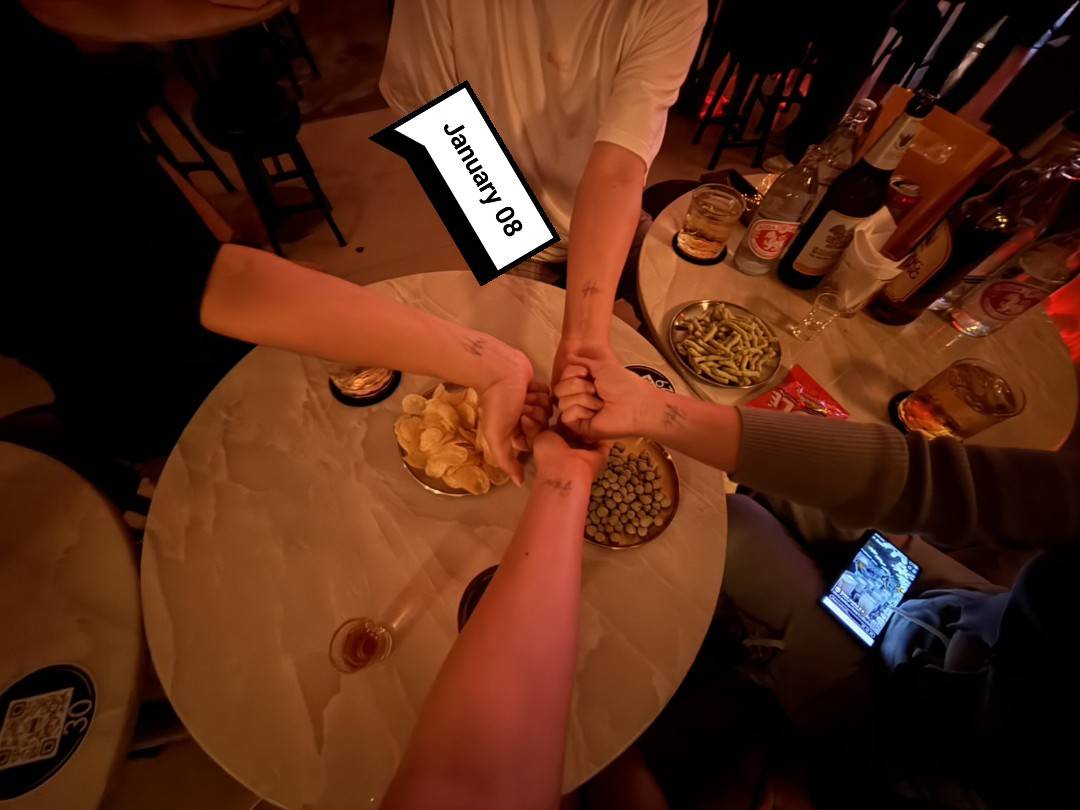 SecretAY1st's tweet image. หัวค่ำบอกเบาๆนะวันนี้😐 ตกดึกเช็คบิลมา จบที่🍺สิงห์ 8 ตัว 🥂หงษ์ 2 ตัว🥹 เบากี่โมงจ๊ะ🫠🤔 @nospeakSW 
พอเริ่มเมา คำว่าเบาก็ไม่มีความหมาย 🤤