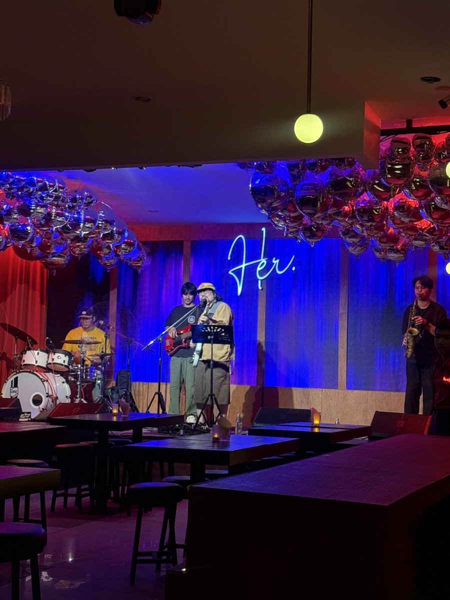 SecretAY1st's tweet image. หัวค่ำบอกเบาๆนะวันนี้😐 ตกดึกเช็คบิลมา จบที่🍺สิงห์ 8 ตัว 🥂หงษ์ 2 ตัว🥹 เบากี่โมงจ๊ะ🫠🤔 @nospeakSW 
พอเริ่มเมา คำว่าเบาก็ไม่มีความหมาย 🤤