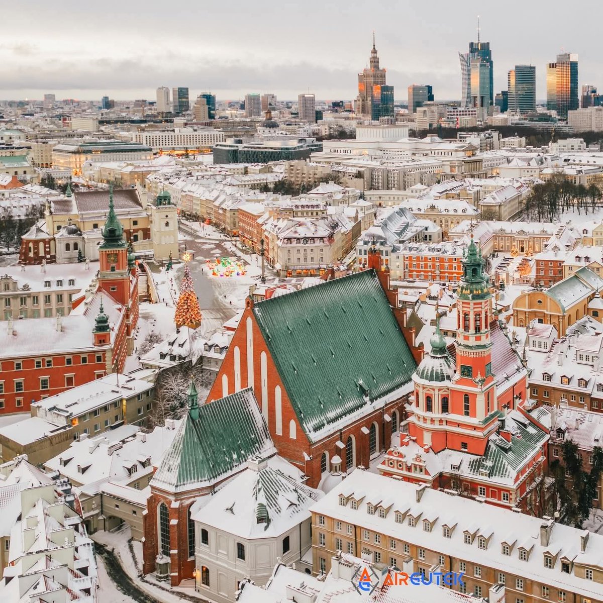 Warsaw ranks 2nd on <a href="/nytimes/">The New York Times</a> list of 52 best travel destinations for 2026! #DiscoverWarsaw #NewYearResolutions 
Source: nytimes.com/interactive/20…
Photo: <a href="/AirGutek/">AirGutek</a> 😍