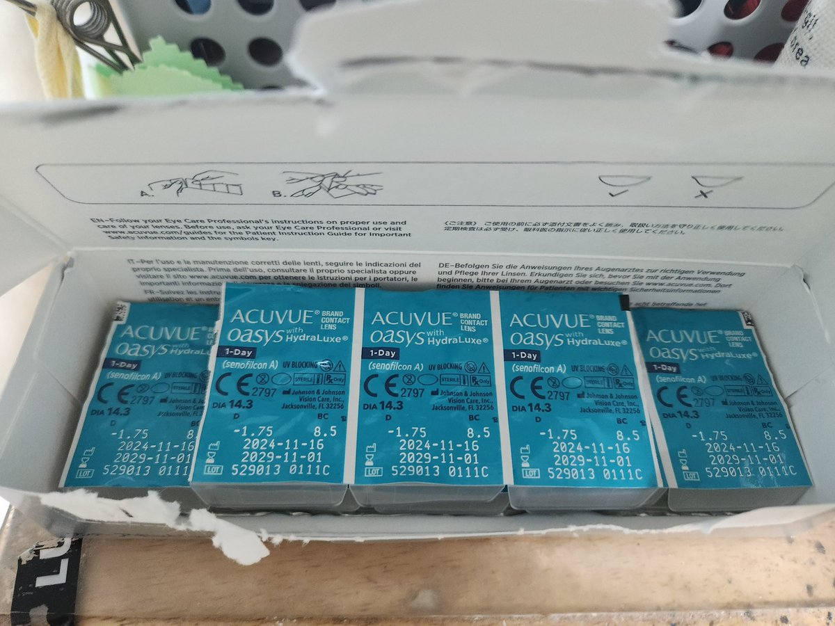 #렌즈장터
아큐브 오아시스 원데이 렌즈 낱개 15개 
1.0에 팝니다 
근시용이고 도수는 사진 참고 부탁드립니다
문의는 오픈채팅으로 부탁드려요 open.kakao.com/o/svAGrktf