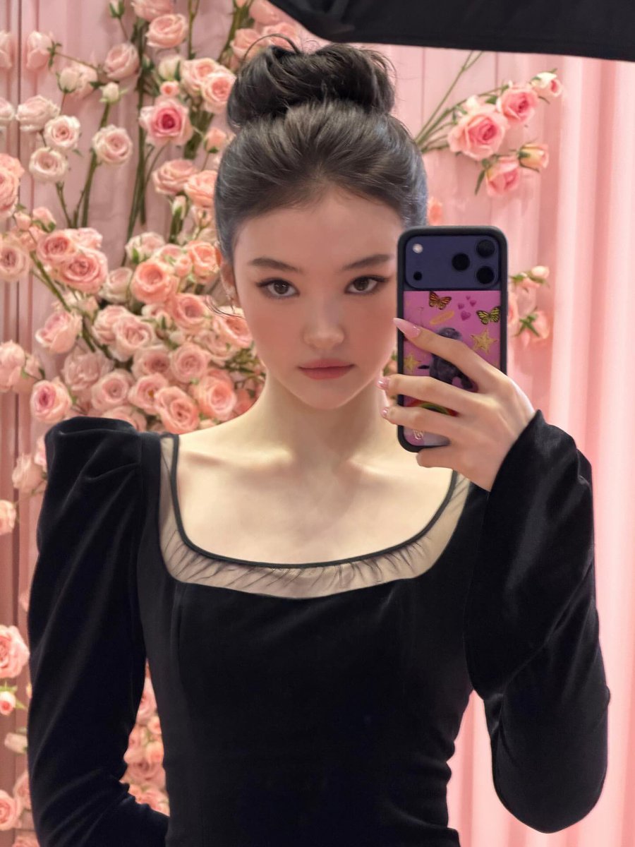 EllaZ_ tweet media