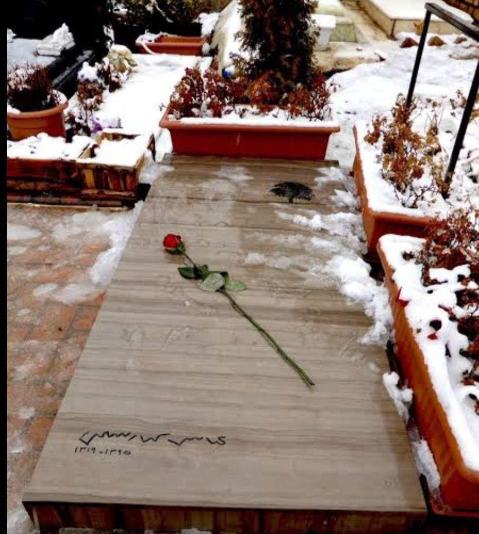 En az filmleri kadar, mezar taşı ile de gerçekliğe dokunuyor. Bir mezar taşı ne kadar güzel olabilirse işte o kadar güzel.